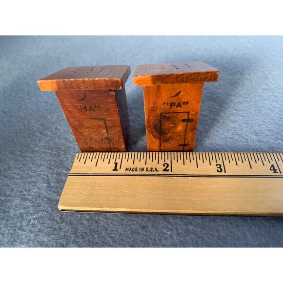 Vintage "Ma" & "Pa" Outhouse Wooden Salt & Pepper Shakers - Picture 8 of 8